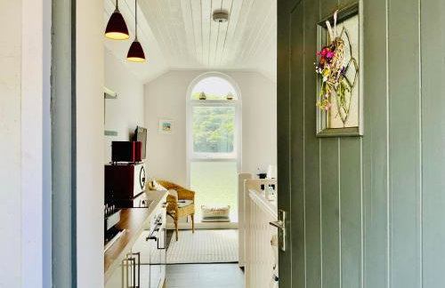 Beautiful 1-bed Riversi Cottage Located in Malpas - Photo 14