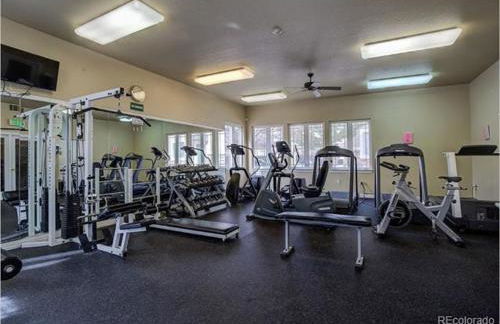 Bright Airy Home with Scenic Views - Foto 15