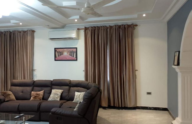 1 Bed Apartment Sleeps 2 - Parking, Garden, Wifi - Photo 6