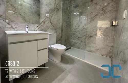 Arada Property - 4 Houses in 1 Private Property, Free Parking and Hot Tub - Foto 27