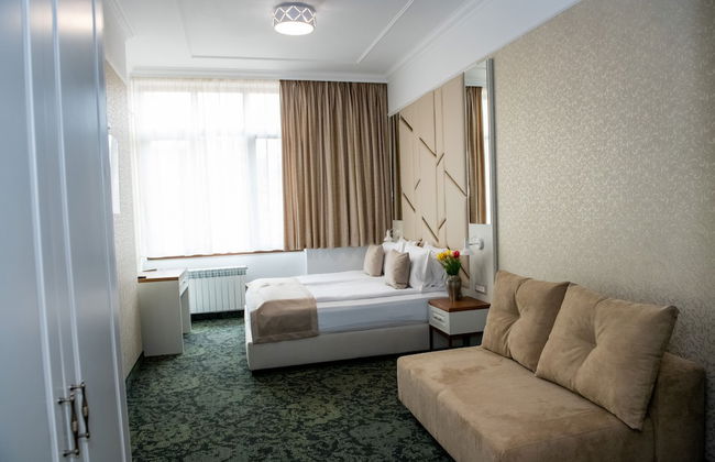 Agora Boutique - Photo 43