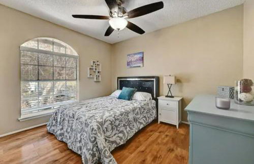 Modern Family Home, Close to Typhoon Texas and Tesla Gigafactory - Photo 15