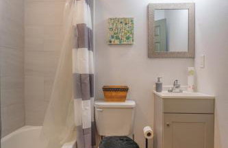 Stylish & Quiet 3BD Sleeps 8 Near Stadium & Downtown - Foto 5