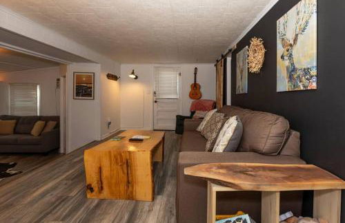 Funky Little Lakehouse - private dock and sunset view - Foto 8