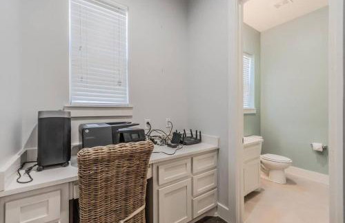 Stunning Townhome Near Uptown - Photo 34