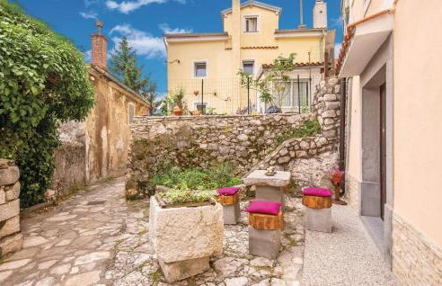 Amazing Apartment In Bakar With Kitchen - Photo 2