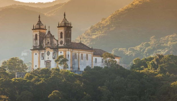 Ouro Preto & Mariana Day Trip - Foto 2, Ouro Preto's churches stand out in the landscape