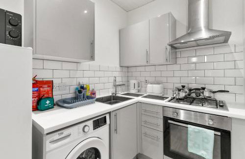 Free Parking - Sleeps 6 - 2 Bedrooms - Great Transport Links - Foto 14