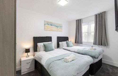 Roomy 3 bedroom house, 2 baths - Photo 8