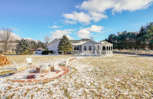 Elegant Pataskala Home with Hot Tub and Fire Pit! - Foto 34