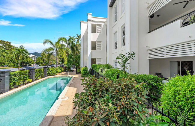 Spacious 3-beds w Direct Access to Pool - Photo 15