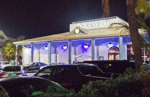 Hemingway 3 Bedroom Condo 2 Blocks from the Beach - Photo 31