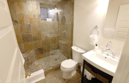 NEW On the Park 2 bed Apt Walk to Capitol and Parking - Foto 14