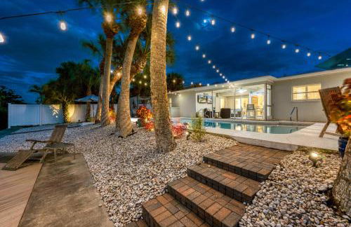 Siesta Key Waterfront Oasis - Heated Pool, Dock, Walk to Village & Beach - Photo 52