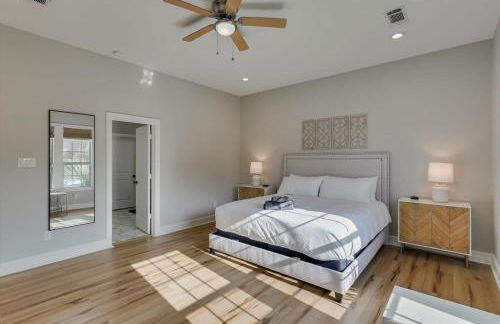 Vibrant Texas Escape - 5BR, Pool & Hot Tub - Foto 19