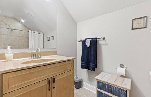 Lake Norman Home Lake Access with Heated Pool & Hot Tub - Foto 32