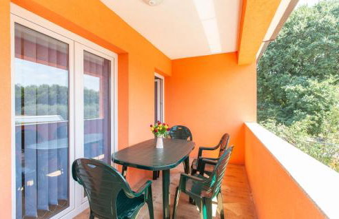 2 Bedroom Gorgeous Apartment In Umag - Foto 8