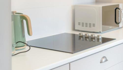 4BR House By Astra Residences Short Lets & Serviced Accommodation Stanley With Free Parking & Instant Booking - Foto 4