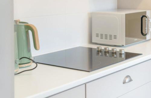 4BR House By Astra Residences Short Lets & Serviced Accommodation Stanley With Free Parking & Instant Booking - Foto 4