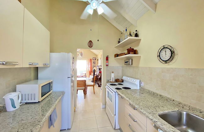 The Gem is Located a few Minutes Walk to the Gorgeous Bottom Bay Beach - Foto 5