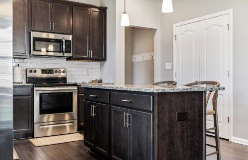 Family-Friendly 4BR Home with BBQ & Free Parking - Foto 29