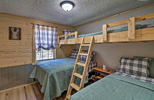 Cozy Cabin with Backyard Oasis 11 Mi to Marina - Foto 16