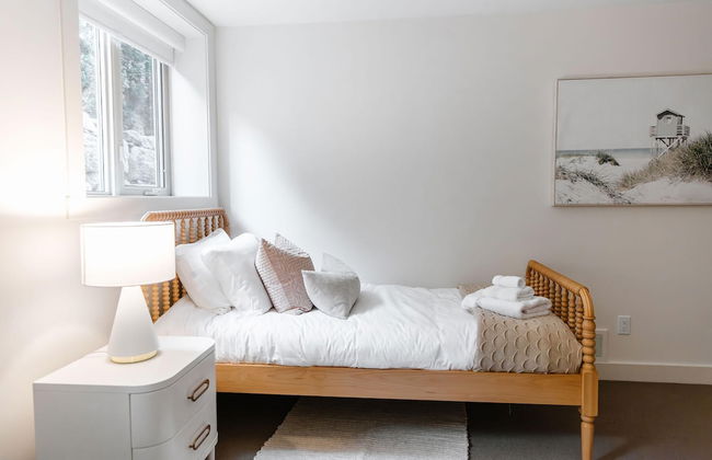 Private Luxury Oasis w Pool HT Parking - Photo 57