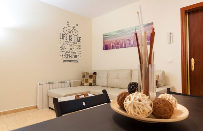 Cozy Urban Apt. Historic District - Sol - Photo 7