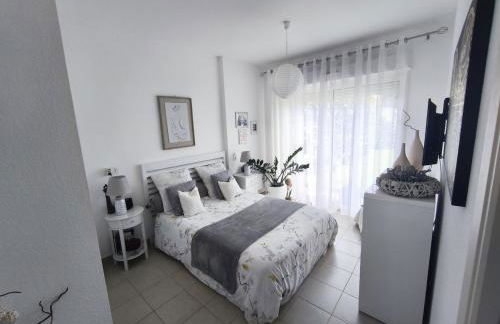 Apartment with Garden - Two Pools - Beach Access - Foto 6