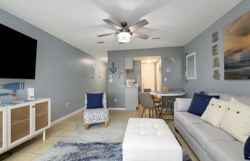 Susie Q's Beach Retreat by Sand Seeker Vacations - Photo 3