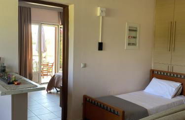 House with Garden in Peratata - 10' from City Center - Photo 16