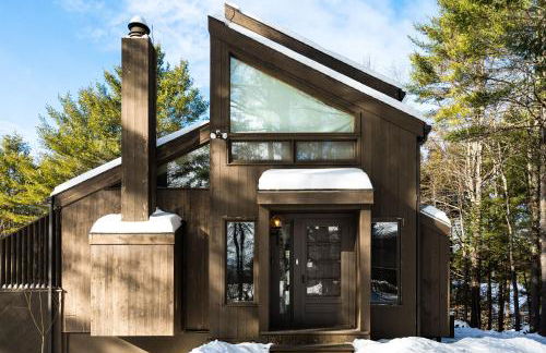 Resort-Style Community! Quechee Chalet with Deck - Foto 38