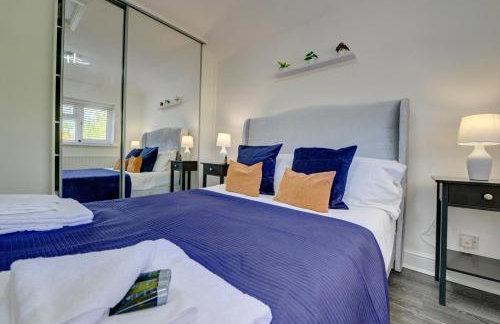 LastMinOffer 10pc Off I A Lovely Executive Home for Families or Contractors I A Lovely Garden and Parking Space I Wifi I Early check-in or Long Term Rates Available I SILVA Short Term Lets 4 out of 5 from over 650 stays - Photo 35