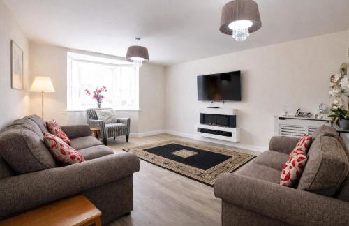 Spacious 4 Bedroom House in Milton Keynes for Families, Groups and Contractors - Foto 2