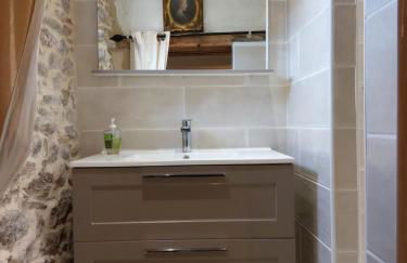 Le Logis des Remparts à l'intérieur de la Cité médiévale, Jardin privé, Parking inclus - Foto 18