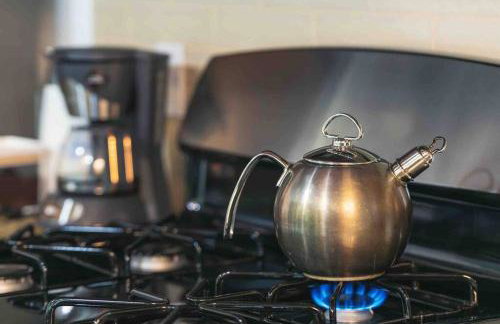 Romantic Retreat, Relax at Hot-tub, Indoor & Outdoor shower, firepit, 5 min to Hawaii Volcano park - Foto 49