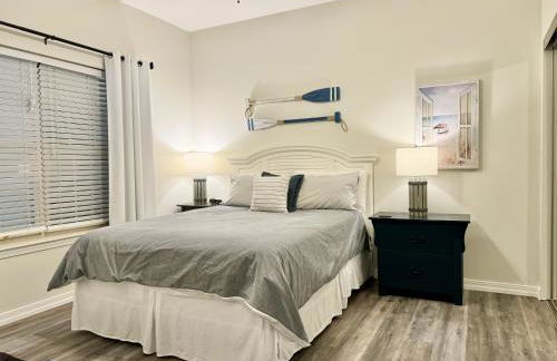 Lower Level Condo B-2 with Dock - Foto 8