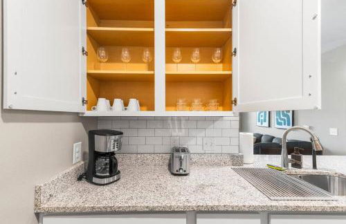 Luxe 1BR/1BA: Dive, Rest, Explore. Book Now! - Foto 21