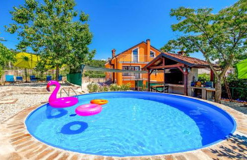 5 Bedroom Amazing Apartment In Viskovo - Photo 1