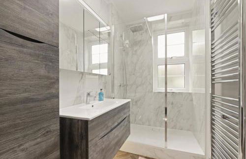 Tower Bridge St Katherines Docks 2 Bedroom Appartment - Photo 9