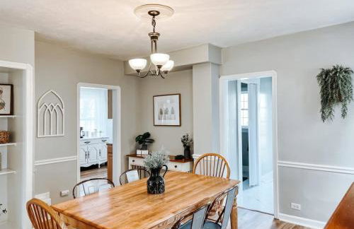 Large 4 Bedroom Home Close to Airport and IX Center - Foto 12