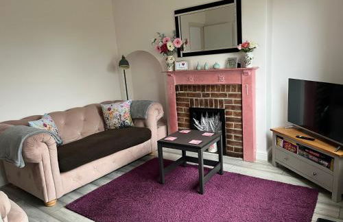 Two Four Four, holiday home in Matlock - Foto 2