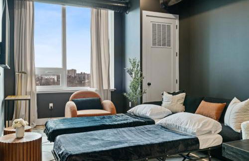 2BR 2BA, King bd, Gym, Free Parking, 8min to Train - Foto 52