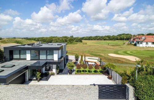 Cooden Beach: 4BD Retreat with Cinema - Foto 1