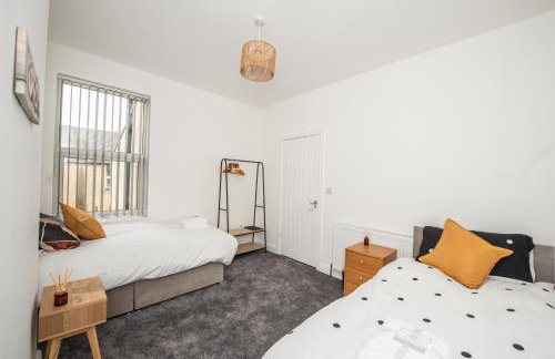 Modern 4 Bedroom House Sleeps 10 Free Parking Liverpool - Foto 64