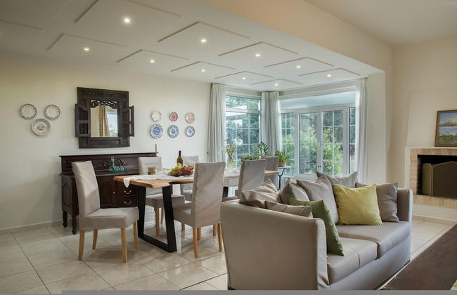 Villa Armi Large Private Pool Walk to Beach Sea Views A C Wifi Eco-friendly - 2809 - Foto 9