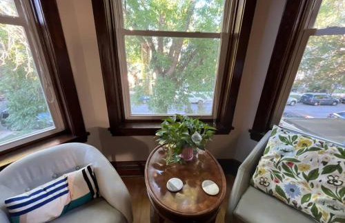 Irving Park updated vintage top unit 2-flat - Photo 6