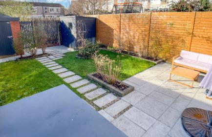 Newtown Contemporary Stay with free parking & garden - Photo 13