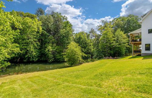 New Riverfront Home with Mtn Views - Foto 33