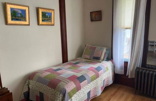 Falls Farmstead 1865 Ellis House Cozy and Comfy Apt #1 - Foto 9